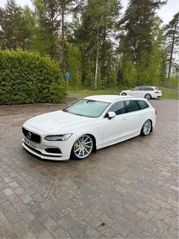Vit Begagnad 2019 Volvo V90 Momentum Kombi | 185 000 kr (Dyr) - Bild 1/4