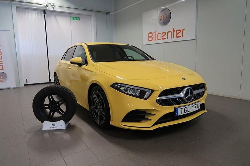 Gul Begagnad 2020 Mercedes A180 AMG Halvkombi | 249 900 kr (Marknadspris) - Bild 1/4