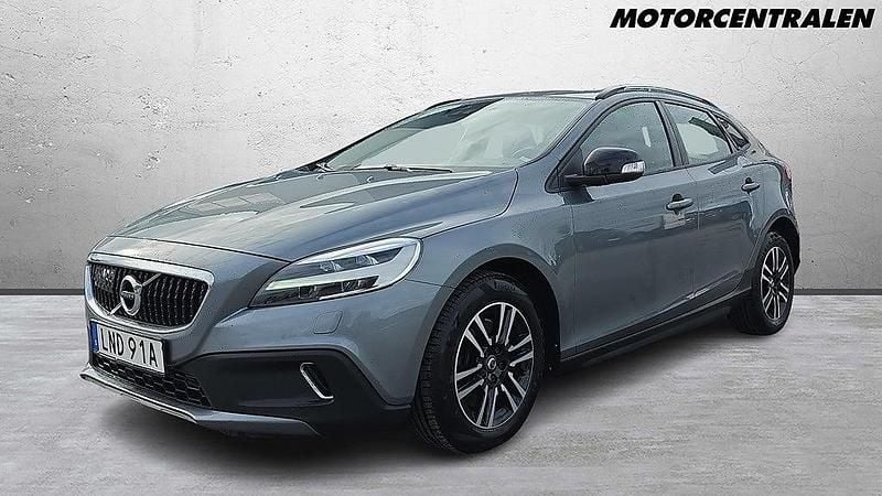 Grå Begagnad 2019 Volvo V40 Halvkombi | 199 000 kr (Marknadspris) - Bild 1/4
