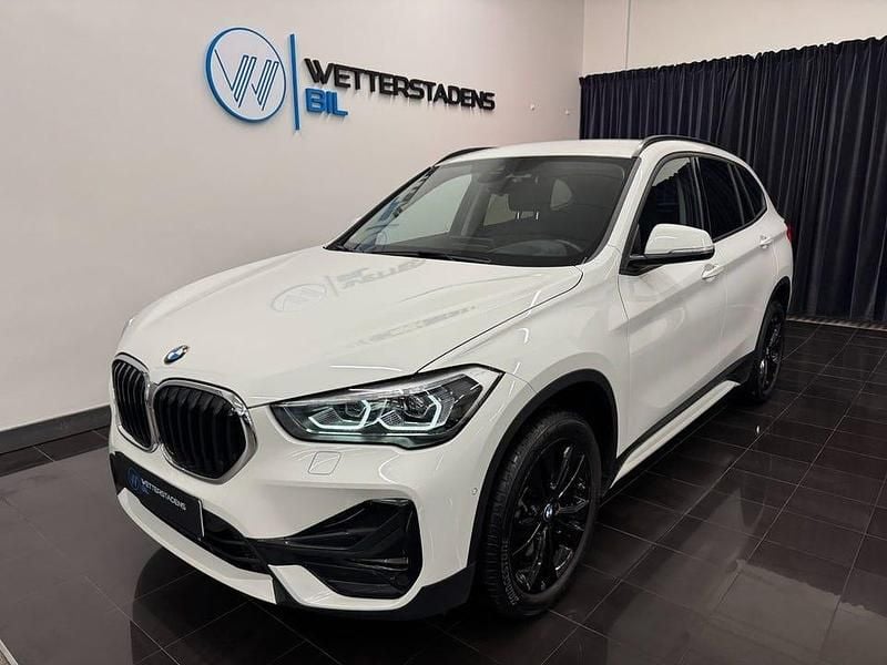 Vit Begagnad 2022 BMW X1 Sport Line SUV | 319 000 kr - Bild 1/4