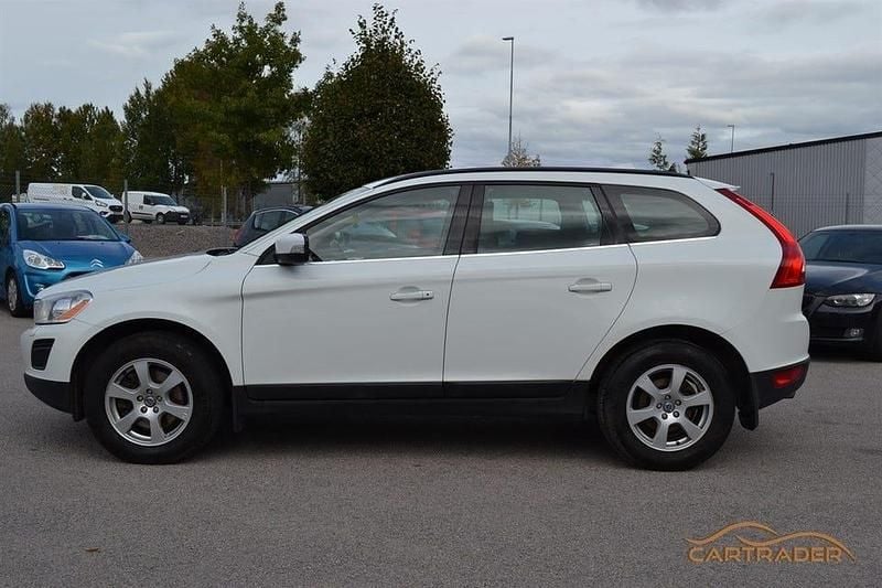 Begagnad Volvo XC60 Momentum 163 HK (119 kW) 2012 Vit SUV