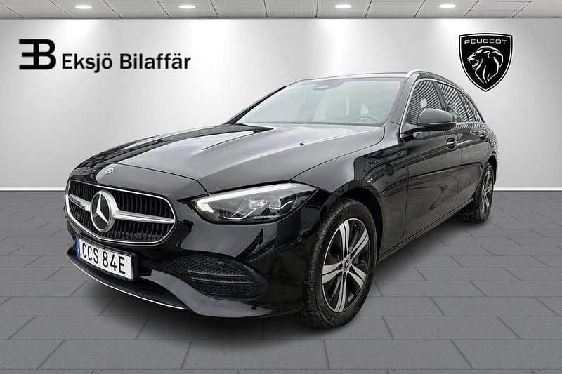 Svart Begagnad 2022 Mercedes C300 | 329 500 kr - Bild 1/4