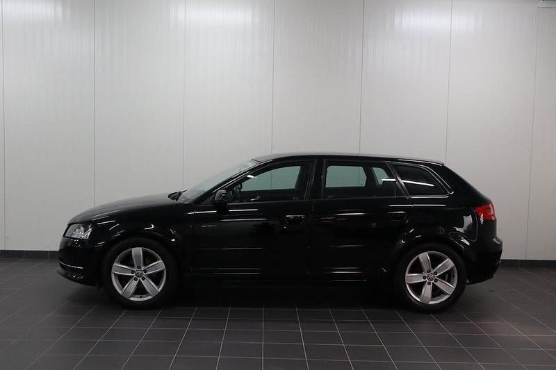 Begagnad Audi A3 Attraction 105 HK (77 kW) 2011 Svart Halvkombi