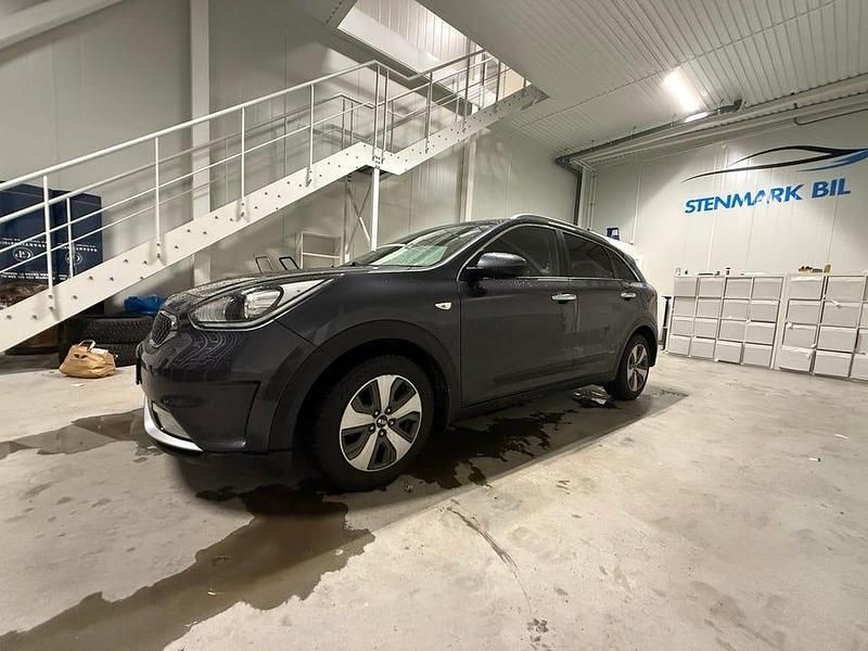 Grå Begagnad 2018 Kia Niro Advance SUV | 129 000 kr (Bra pris) - Bild 1/4