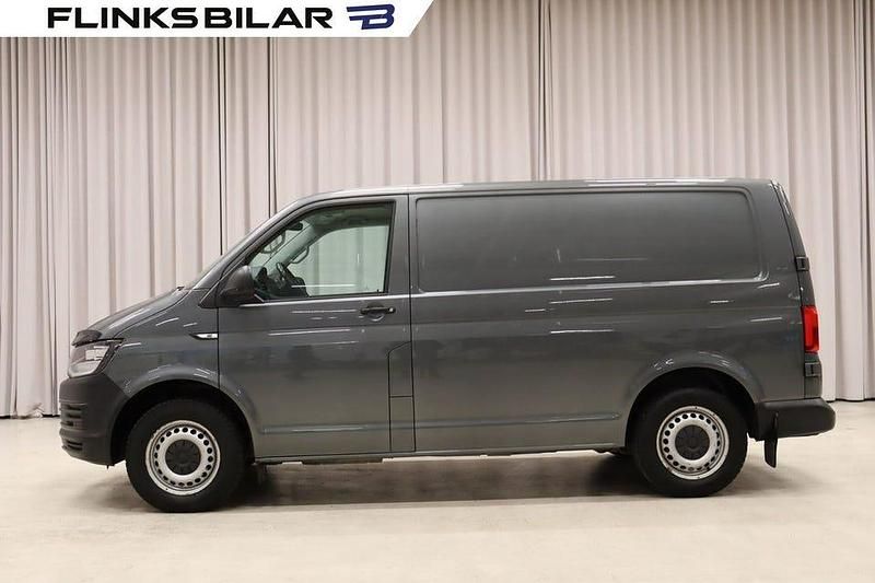 Grå (indiumgrå metallic) Begagnad 2018 VW T6 Van | 179 900 kr (Marknadspris) - Bild 1/4