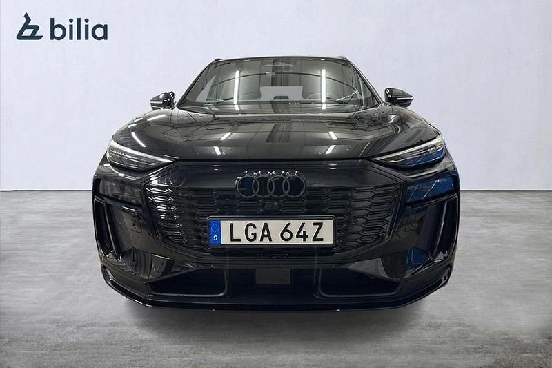 Begagnad Audi Q6 e-tron S-Line 284 kW (387 HK) 2025 Mytsvart metallic SUV