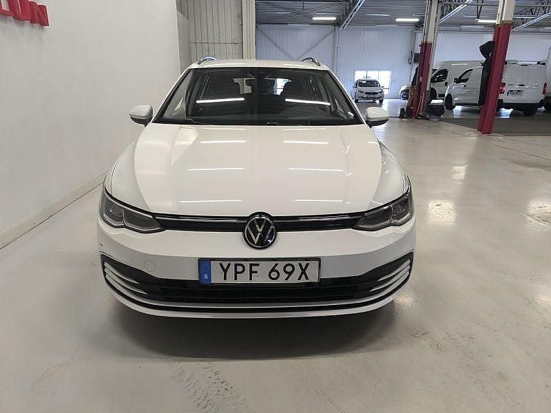 Begagnad VW Golf VIII 150 HK (110 kW) 2022 Vit Kombi