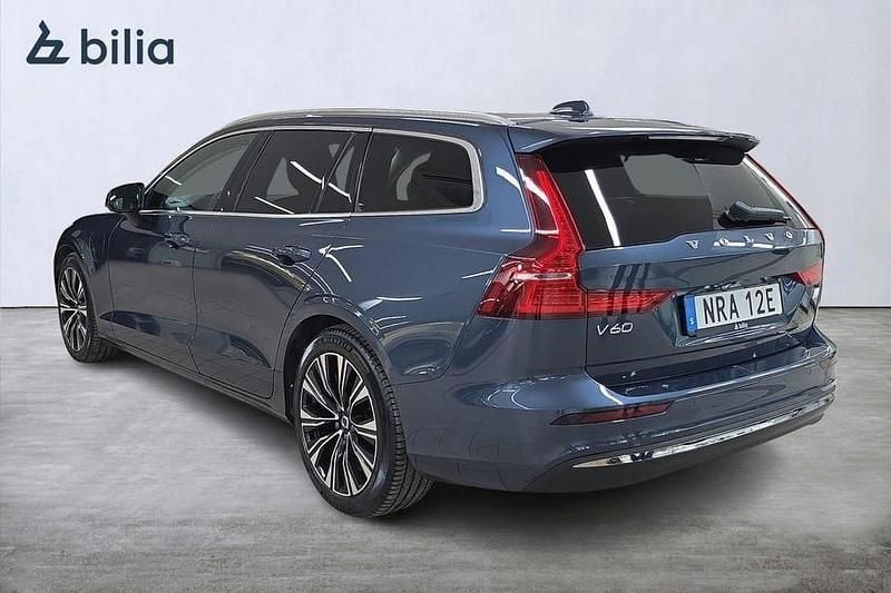Begagnad Volvo V60 Core 355 HK (261 kW) 2023 Blå Kombi