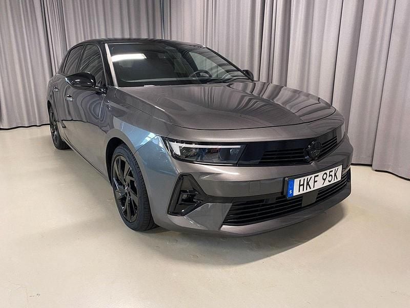 Grå Begagnad 2024 Opel Astra Halvkombi | 244 900 kr (Superpris) - Bild 1/3