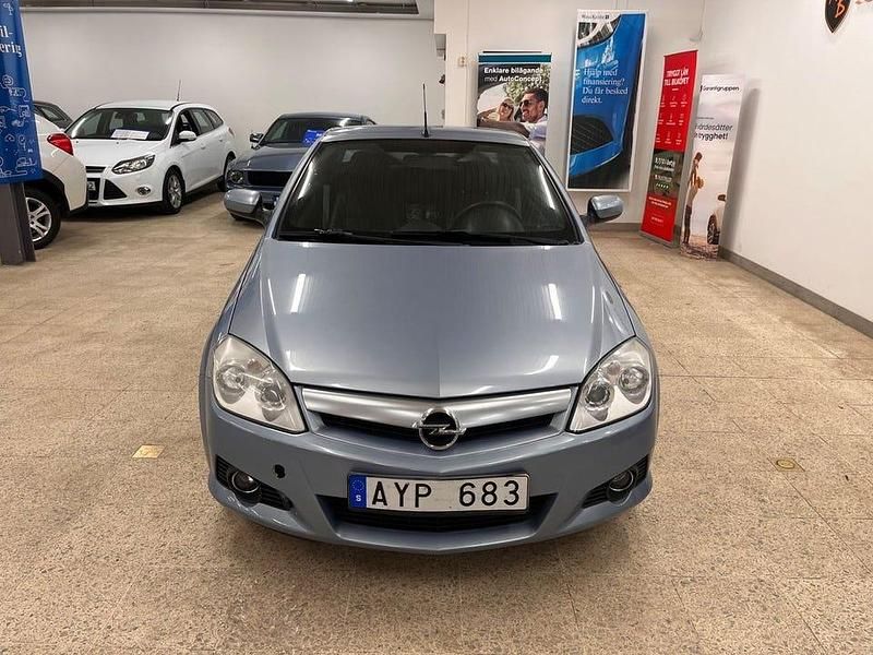 Begagnad Opel Tigra 90 HK (66 kW) 2006 Blå Cab