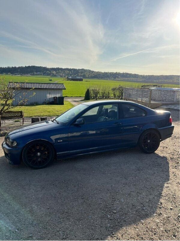 Blå Begagnad 2001 BMW 330 Sportkupé | 77 000 kr (Marknadspris) - Bild 1/4