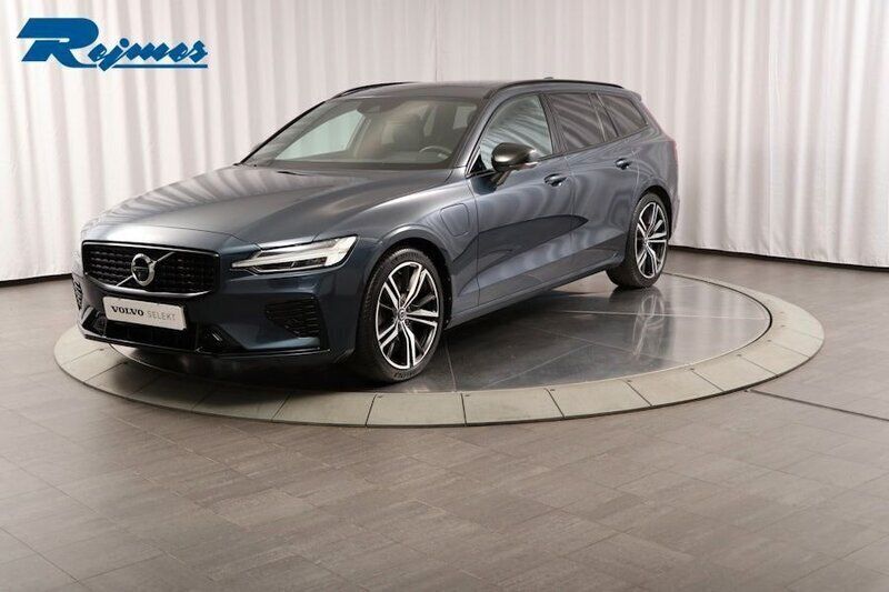 Mörkblå Begagnad 2022 Volvo V60 R-Design Kombi | 429 900 kr (Superpris) - Bild 1/4