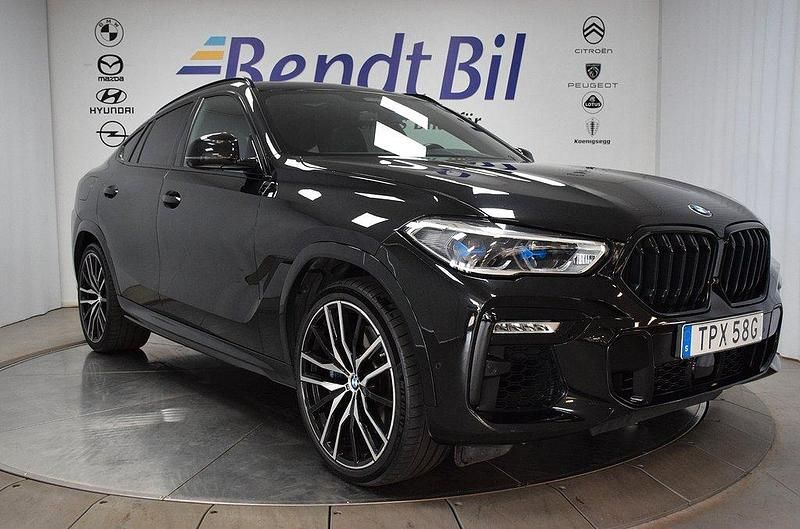 Svart Begagnad 2021 BMW X6 M50 Comfort Edition SUV | 729 500 kr (Marknadspris) - Bild 1/3