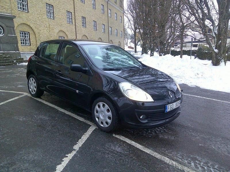 Begagnad Renault Clio II 75 HK (55 kW) 2008 Svart met.