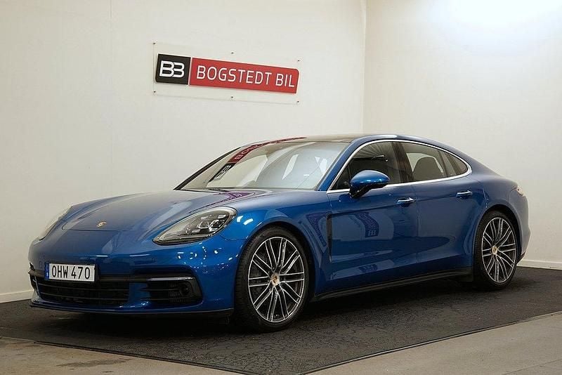 Blå (sapphire blue metallic) Begagnad 2016 Porsche Panamera 4S Sport Sedan | 669 000 kr (Marknadspris) - Bild 1/4