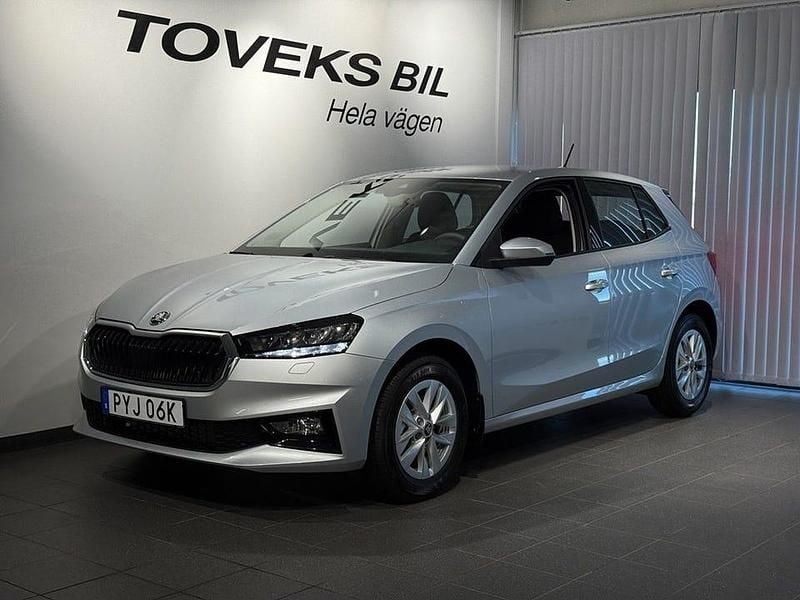 Silver Ny 2025 Skoda Fabia Selection Halvkombi | 252 900 kr (Marknadspris) - Bild 1/4