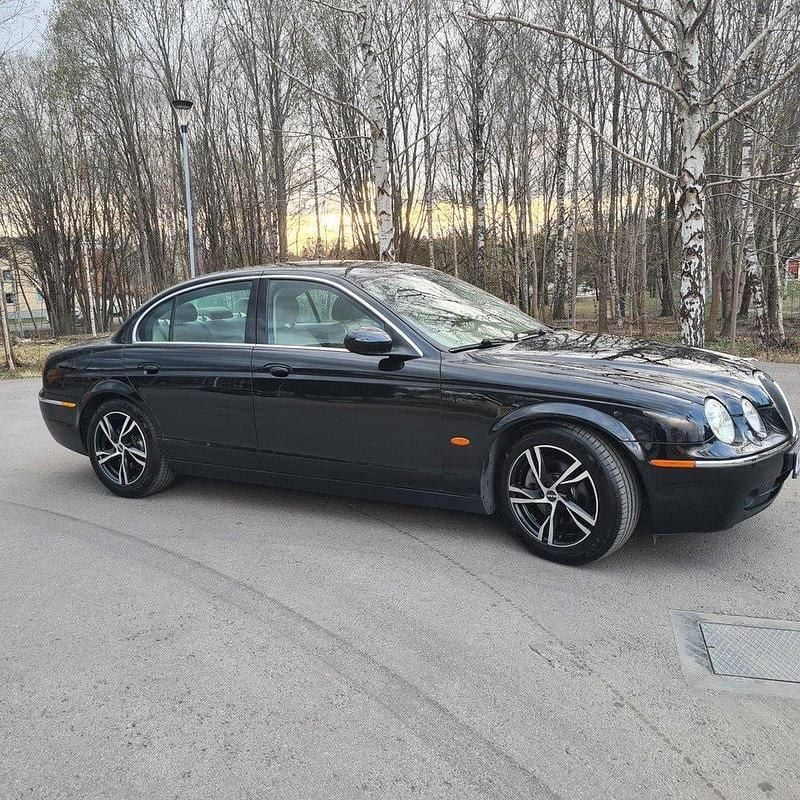 Svart Begagnad 2005 Jaguar S-Type S Sedan | 60 000 kr (Lite dyr) - Bild 1/4