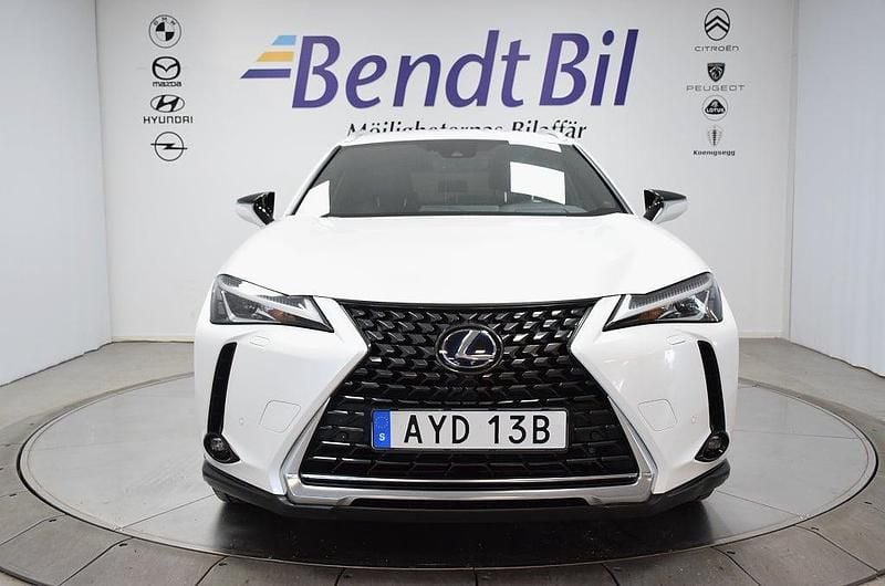 Begagnad Lexus UX 250h 184 HK (135 kW) 2019 Vit SUV