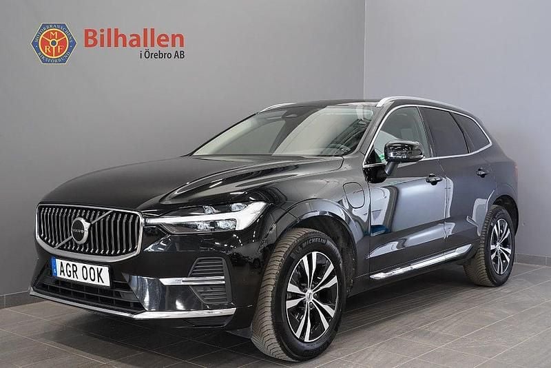 Svart Begagnad 2022 Volvo XC60 Core SUV | 369 900 kr (Superpris) - Bild 1/4