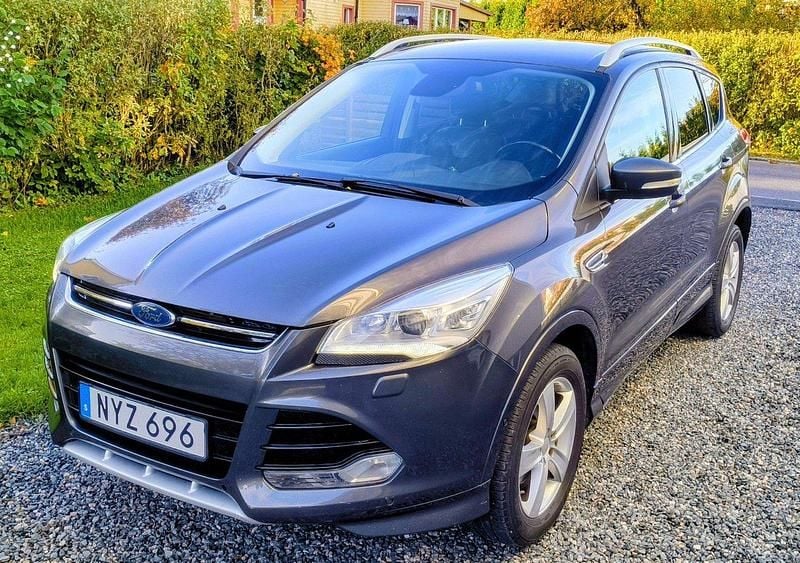 Grå Begagnad 2016 Ford Kuga Titanium X SUV | 99 000 kr (Bra pris) - Bild 1/4