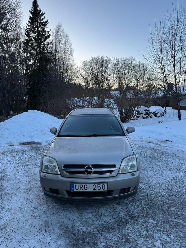 Begagnad 2004 Opel Vectra Kombi | 20 000 kr (Marknadspris) - Bild 1/4