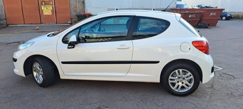 Vit Begagnad 2007 Peugeot 207 Halvkombi | 20 300 kr (Marknadspris) - Bild 1/4