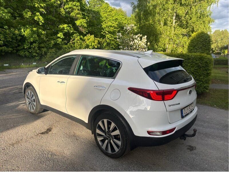 Vit Begagnad 2017 Kia Sportage Advance SUV | 138 500 kr (Superpris) - Bild 1/4