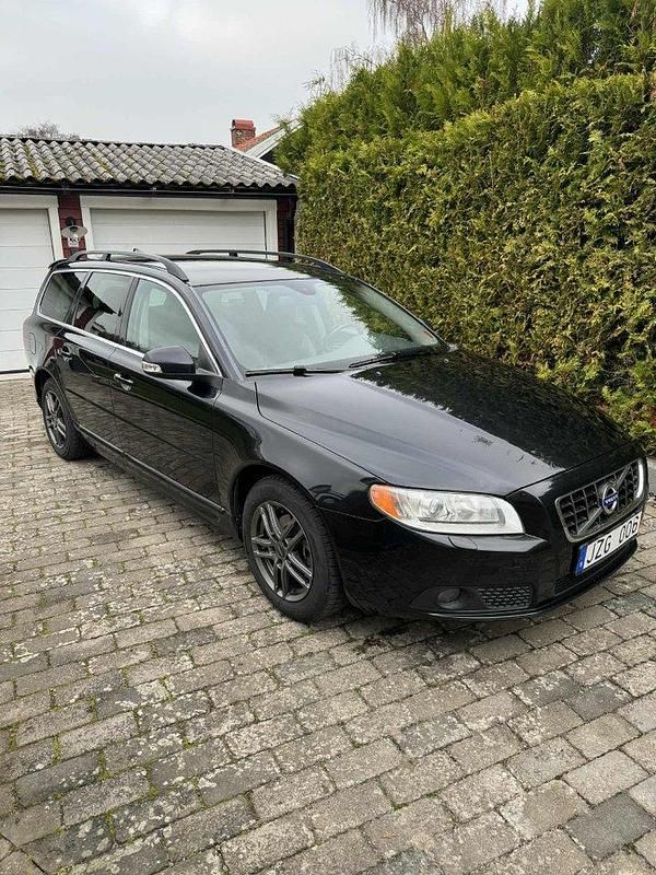Svart Begagnad 2010 Volvo V70 Momentum Kombi | 42 500 kr (Marknadspris) - Bild 1/4