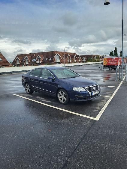 Blå Begagnad 2007 VW Passat Sedan | 19 000 kr (Marknadspris) - Bild 1/4