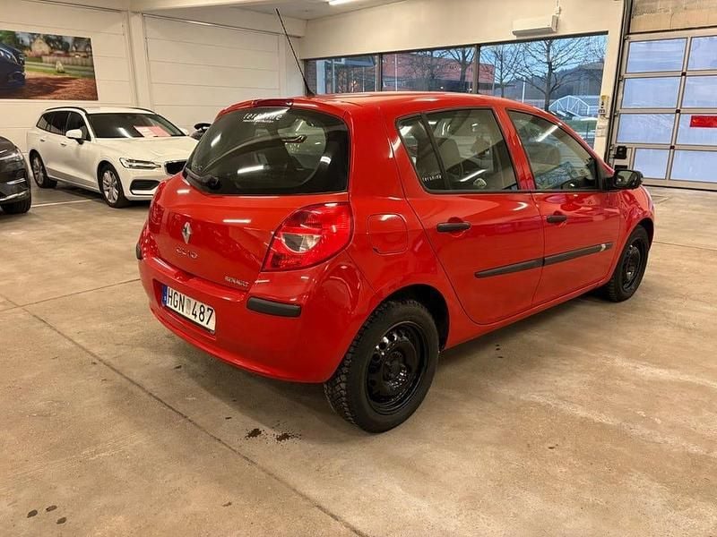Röd Begagnad 2006 Renault Clio R.S. Halvkombi | 49 900 kr (Marknadspris) - Bild 1/4