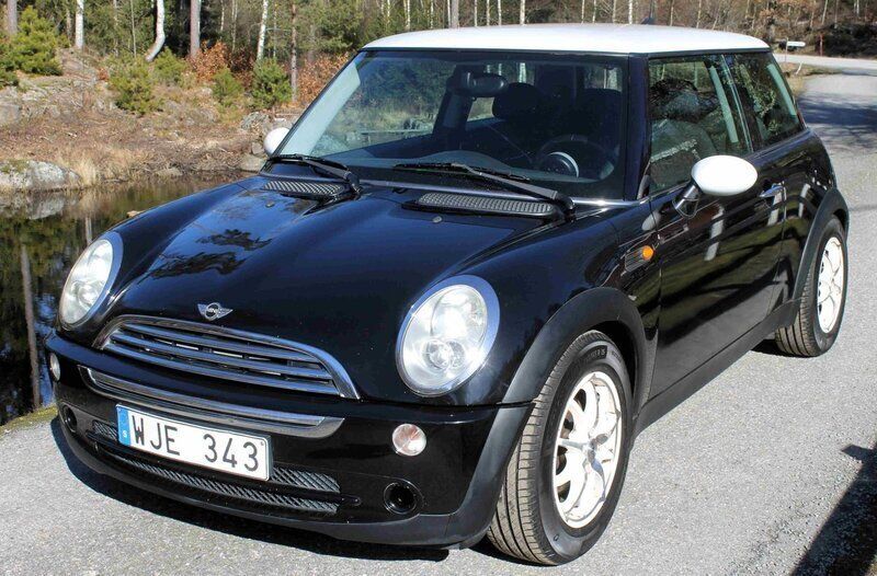 Svart Begagnad 2004 Mini Cooper Halvkombi | 45 000 kr - Bild 1/3