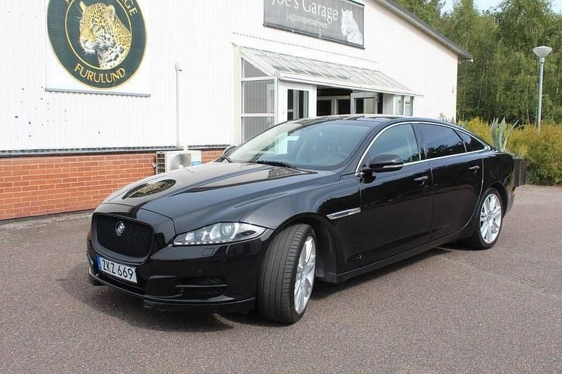 Svart Begagnad 2013 Jaguar XJ S Sedan | 282 000 kr - Bild 1/4