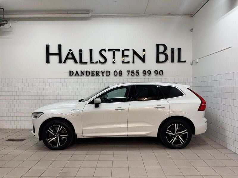 Vit (vit metallic) Begagnad 2018 Volvo XC60 R-Design SUV | 289 000 kr (Superpris) - Bild 1/4