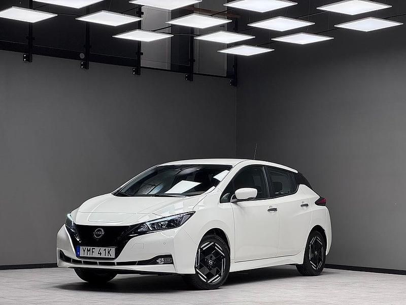 Vit Begagnad 2022 Nissan Leaf 360º Halvkombi | 189 900 kr (Marknadspris) - Bild 1/3