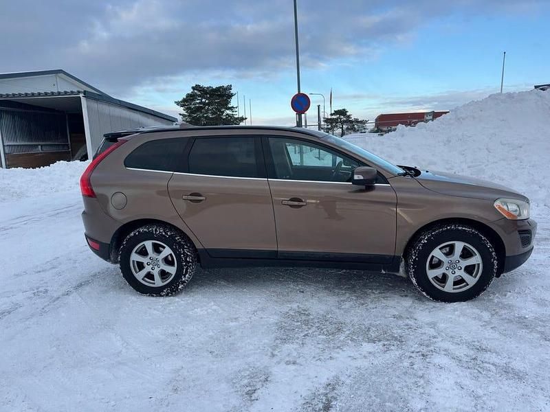 Begagnad Volvo XC60 Momentum 205 HK (150 kW) 2011 Brunmetallic SUV