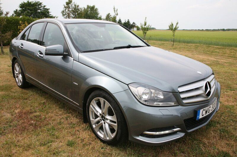 Grå Begagnad 2012 Mercedes C180 Avantgarde Sedan | 89 000 kr (Marknadspris) - Bild 1/4