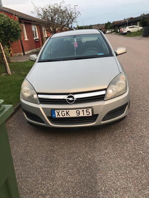 Grå Begagnad 2006 Opel Astra Halvkombi | 10 000 kr (Superpris) - Bild 1/4