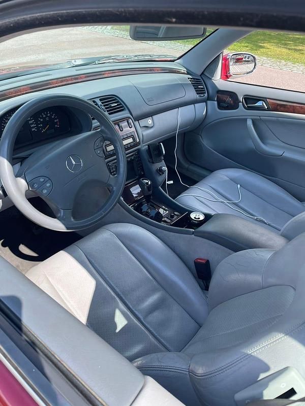 Begagnad Mercedes CLK230 197 HK (144 kW) 2001 Metallic röd Sportkupé