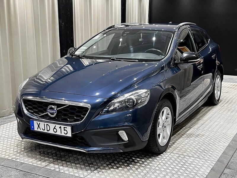 Blå Begagnad 2014 Volvo V40 CC Momentum Kombi | 124 900 kr (Marknadspris) - Bild 1/4