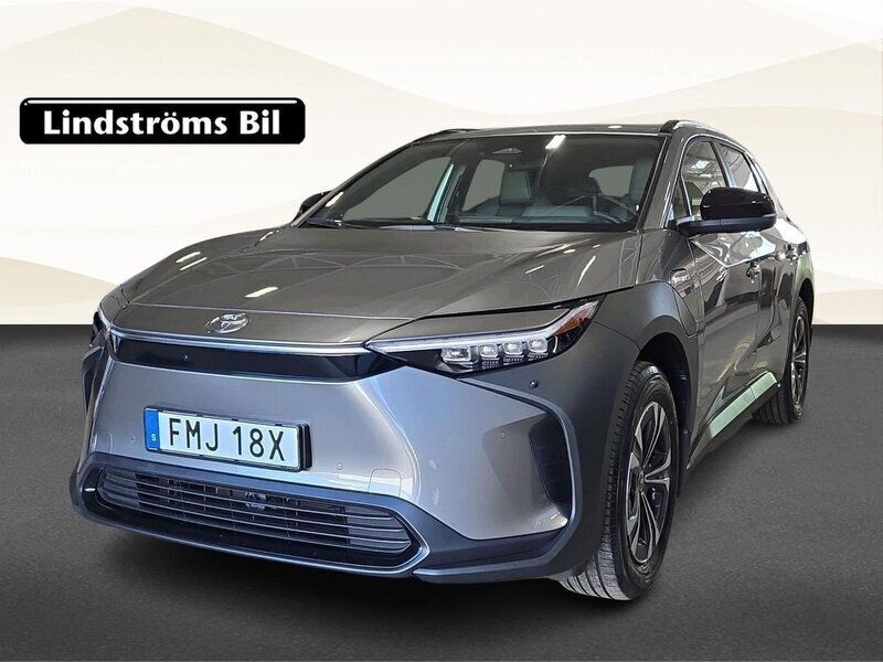 Silver Begagnad 2023 Toyota bZ4X Style SUV | 415 000 kr - Bild 1/4