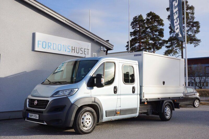 Ljusblå (blå) Begagnad 2016 Fiat Ducato Van | 239 000 kr - Bild 1/4