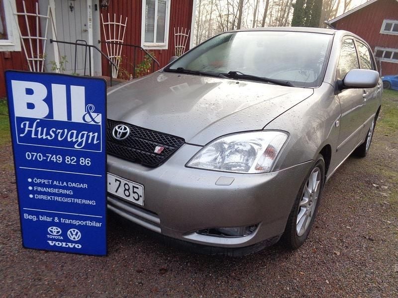 Grå Begagnad 2003 Toyota Corolla Halvkombi | 49 900 kr (Lite dyr) - Bild 1/4