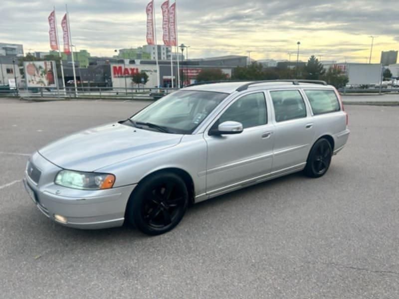 Grå Begagnad 2008 Volvo V70 Momentum Kombi | 16 000 kr (Superpris) - Bild 1/4