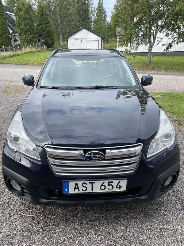 Blå Begagnad 2014 Subaru Outback SUV | 113 000 kr (Lite dyr) - Bild 1/4