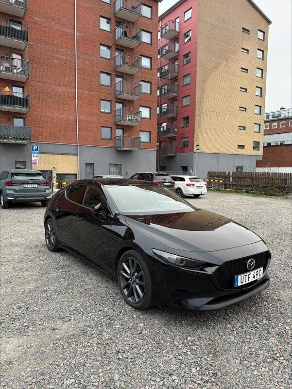 Svart Begagnad 2019 Mazda 3 Halvkombi | 199 990 kr (Bra pris) - Bild 1/4