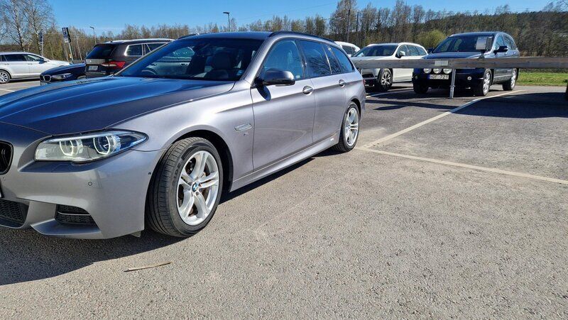 Grå Begagnad 2017 BMW 530 M Sport Kombi | 240 000 kr (Bra pris) - Bild 1/4