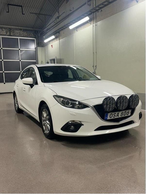 Vit Begagnad 2014 Mazda 3 Core Halvkombi | 85 000 kr (Marknadspris) - Bild 1/3