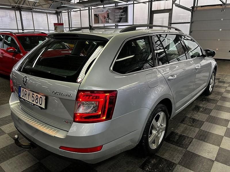 Begagnad Skoda Octavia Ambition 105 HK (77 kW) 2014 Silvermetallic Halvkombi