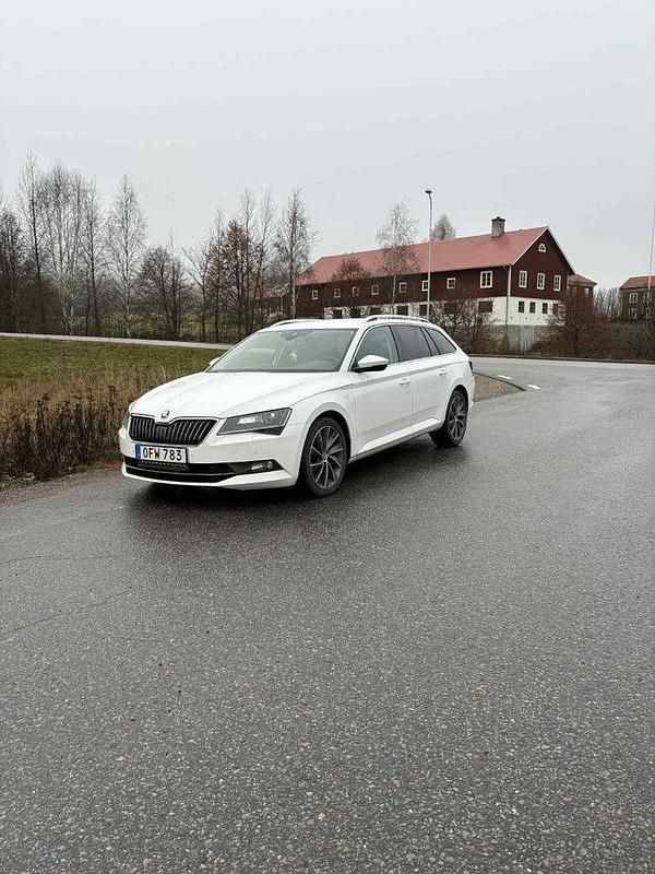 Begagnad 2017 Skoda Superb LAURIN & KLEMENT Kombi | 160 000 kr (Lite dyr) - Bild 1/1