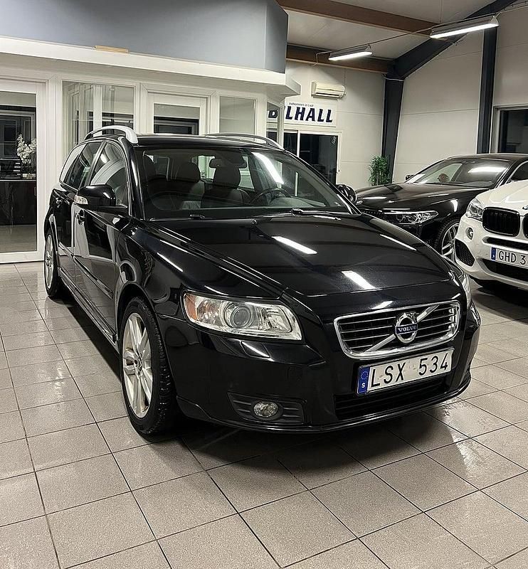 Begagnad Volvo V50 Momentum 116 HK (85 kW) 2012 Svart Kombi